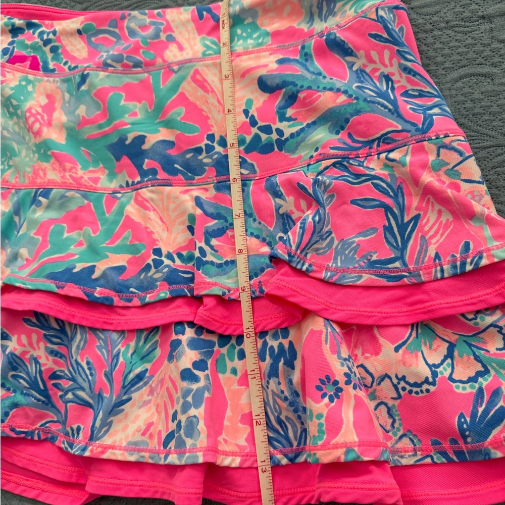 Lilly Pulitzer luxletic skort - size medium- LIKE NEW! - Picture 4 of 4